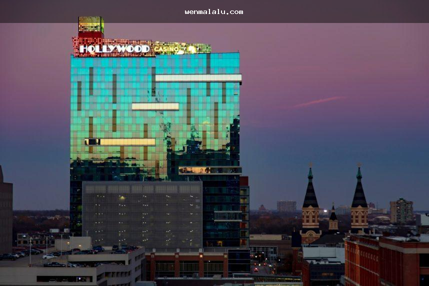 login page খোলার আগে domain ও redirect যাচাই করার দৃশ্য